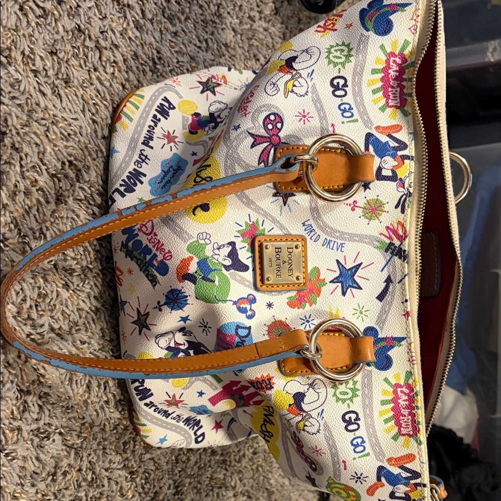 Dooney & Bourke Disney Inaugural Dopey leather Bag with white Leather - Picture 2 of 7